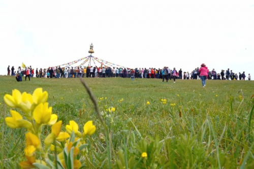 大型游牧风情演艺《相会敖包》首演暨敖包祭祀文化节